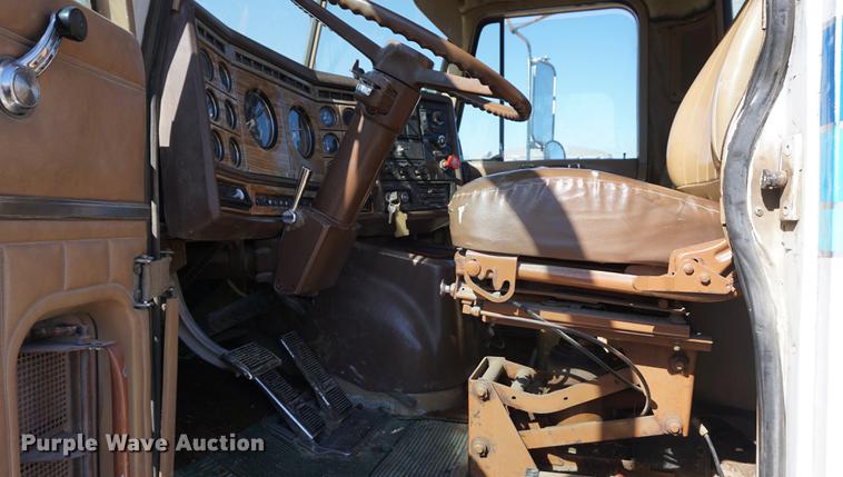 image for item DE3094 1978 GMC General semi truck