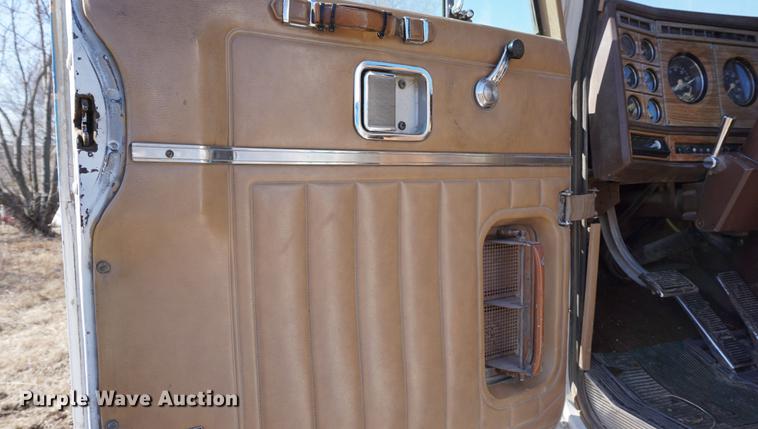 image for item DE3094 1978 GMC General semi truck