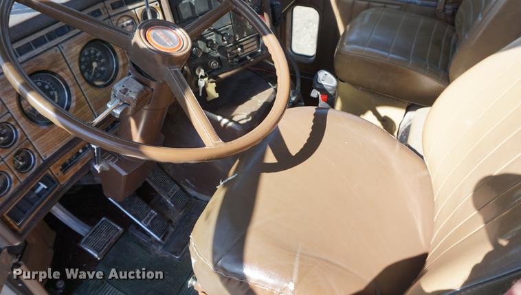 image for item DE3094 1978 GMC General semi truck