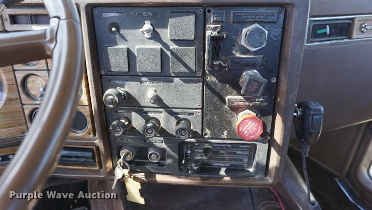 image for item DE3094 1978 GMC General semi truck