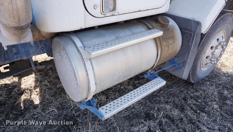 image for item DE3094 1978 GMC General semi truck