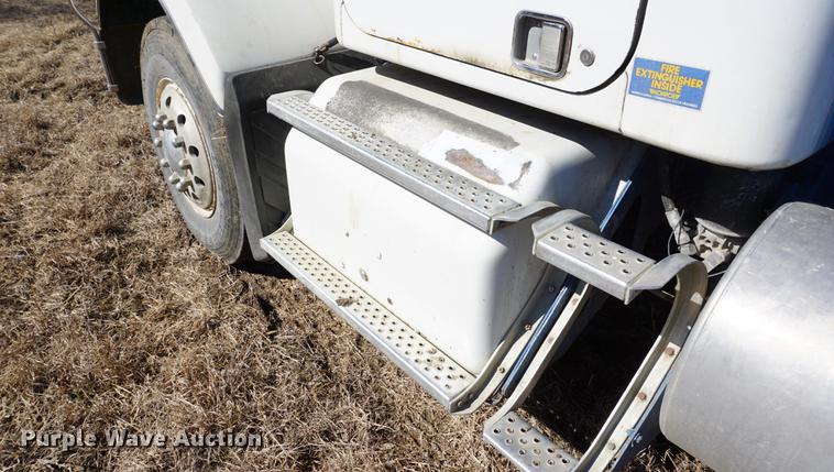 image for item DE3094 1978 GMC General semi truck