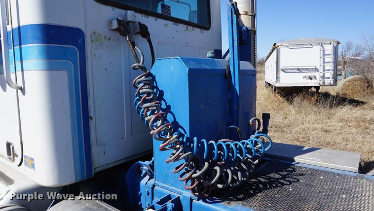 image for item DE3094 1978 GMC General semi truck