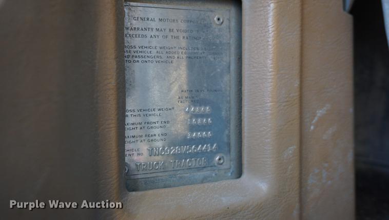 image for item DE3094 1978 GMC General semi truck