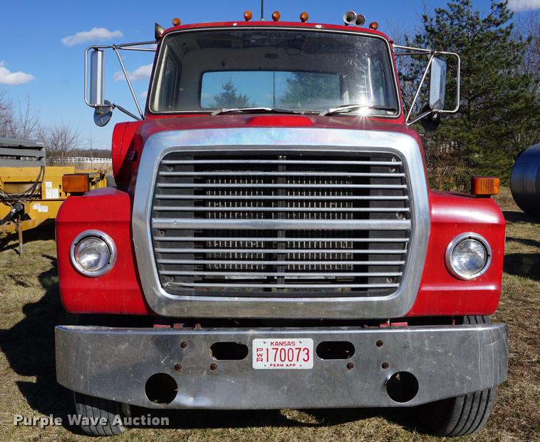 image for item DE3102 1987 Ford L9000 semi truck