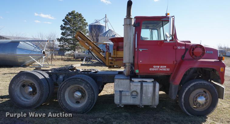 image for item DE3102 1987 Ford L9000 semi truck