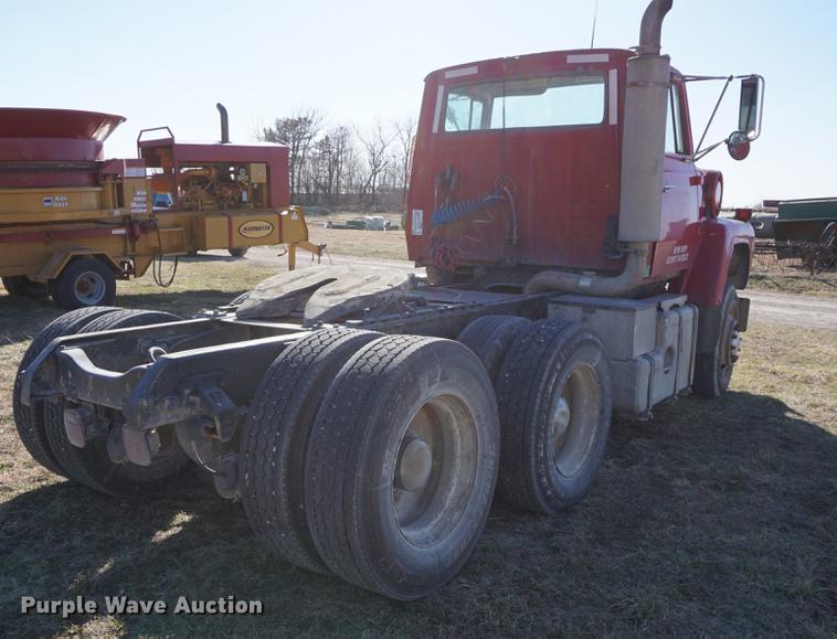 image for item DE3102 1987 Ford L9000 semi truck