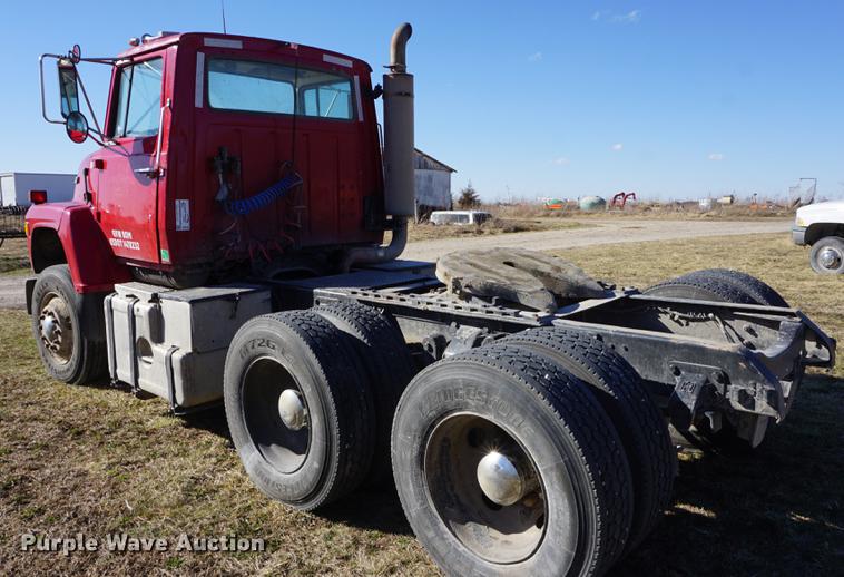 image for item DE3102 1987 Ford L9000 semi truck