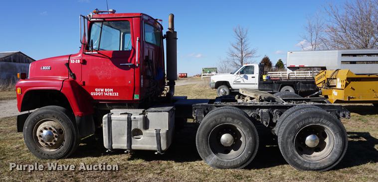 image for item DE3102 1987 Ford L9000 semi truck