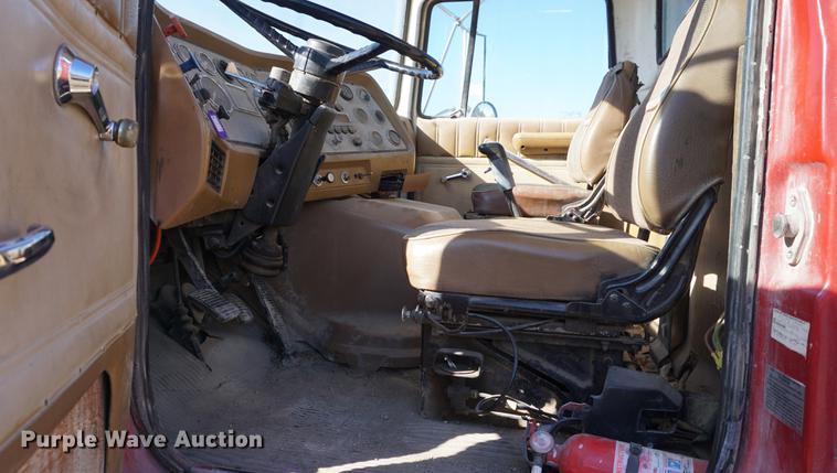 image for item DE3102 1987 Ford L9000 semi truck