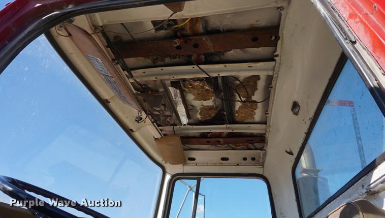 image for item DE3102 1987 Ford L9000 semi truck