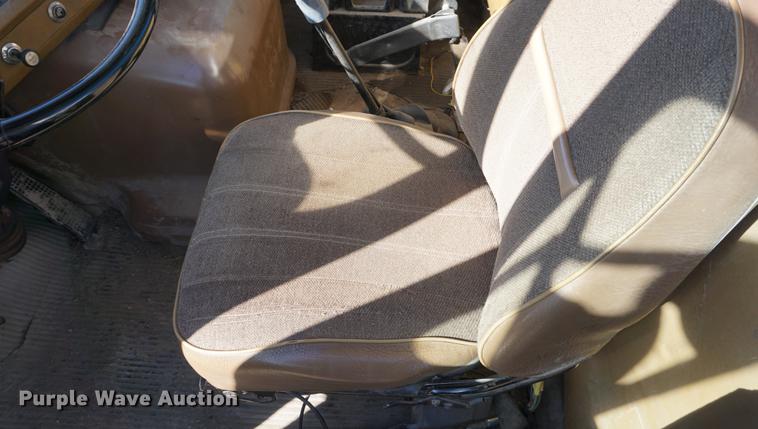 image for item DE3102 1987 Ford L9000 semi truck