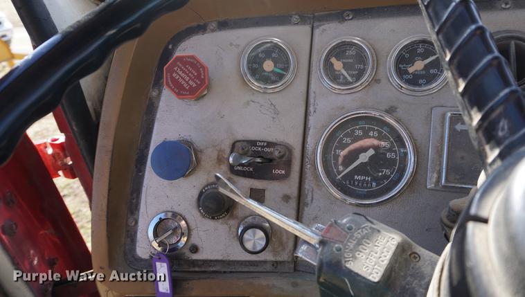 image for item DE3102 1987 Ford L9000 semi truck