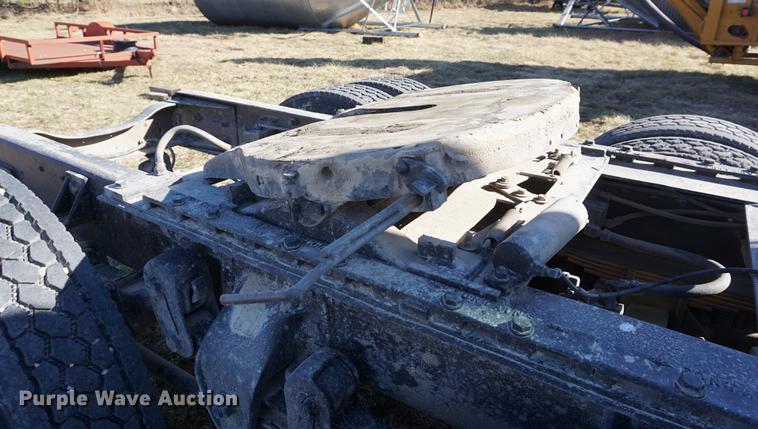 image for item DE3102 1987 Ford L9000 semi truck