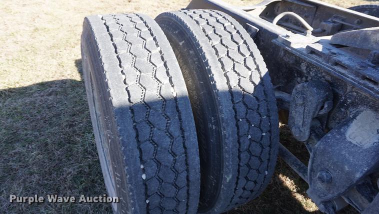 image for item DE3102 1987 Ford L9000 semi truck