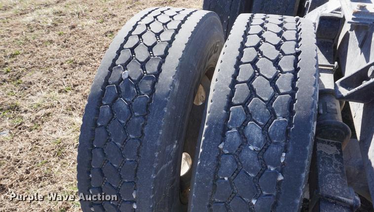 image for item DE3102 1987 Ford L9000 semi truck