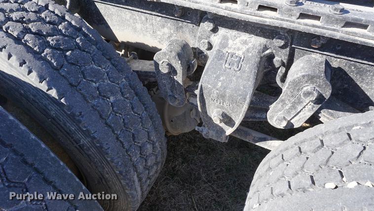 image for item DE3102 1987 Ford L9000 semi truck