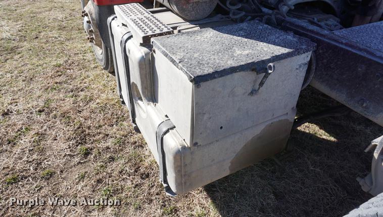 image for item DE3102 1987 Ford L9000 semi truck