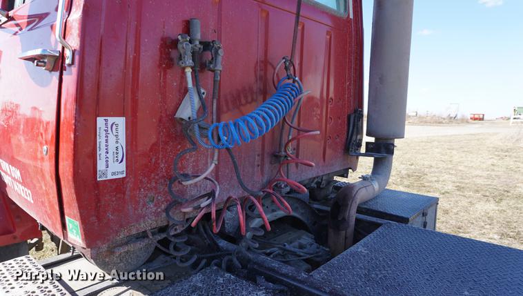 image for item DE3102 1987 Ford L9000 semi truck