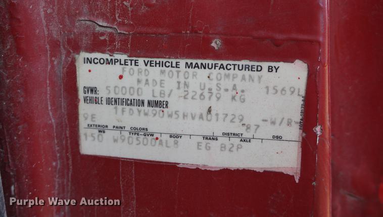 image for item DE3102 1987 Ford L9000 semi truck