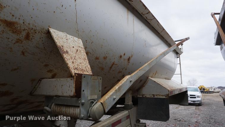 image for item DE3105 2013 Western 26QF end dump trailer