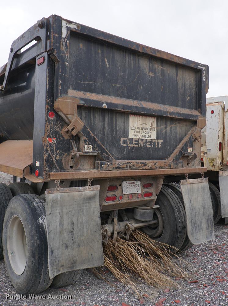 image for item DE3106 2002 Clement RKHL2827A end dump trailer