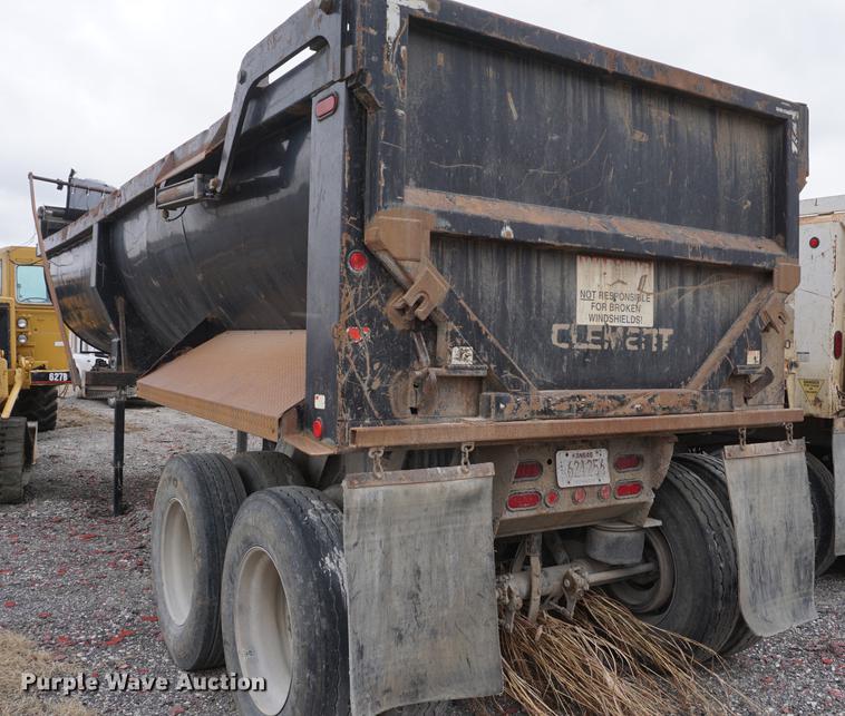 image for item DE3106 2002 Clement RKHL2827A end dump trailer