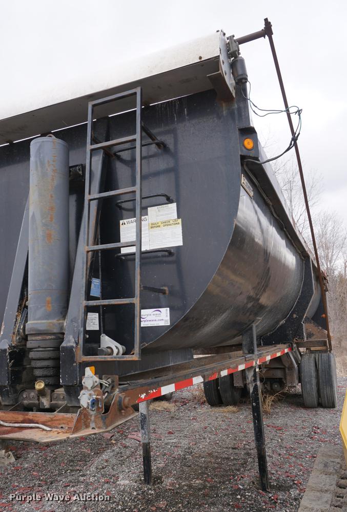 image for item DE3106 2002 Clement RKHL2827A end dump trailer