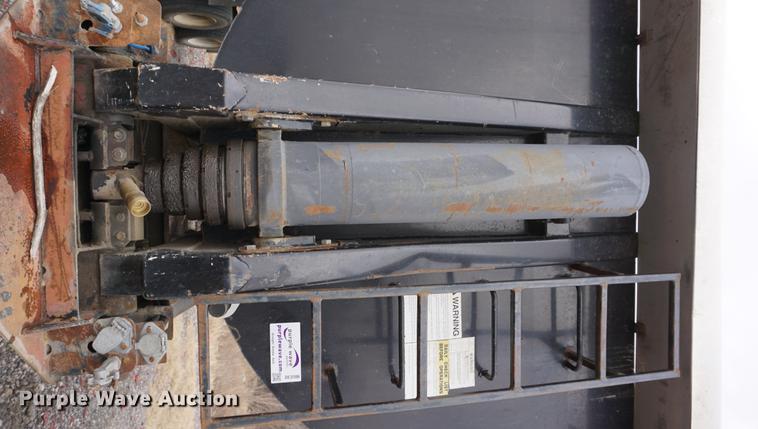 image for item DE3106 2002 Clement RKHL2827A end dump trailer