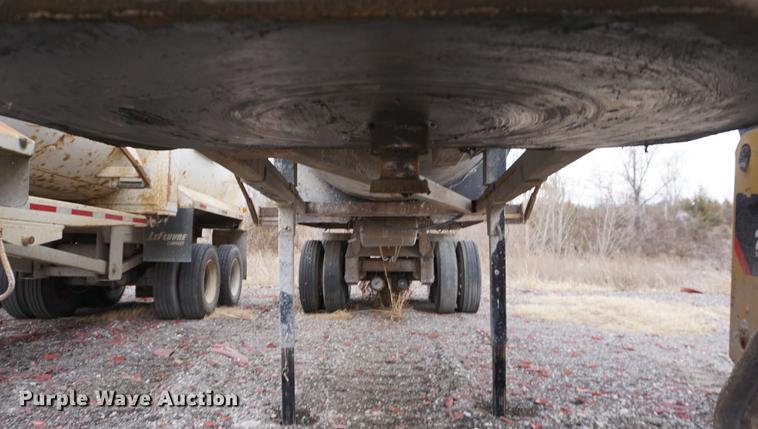 image for item DE3106 2002 Clement RKHL2827A end dump trailer