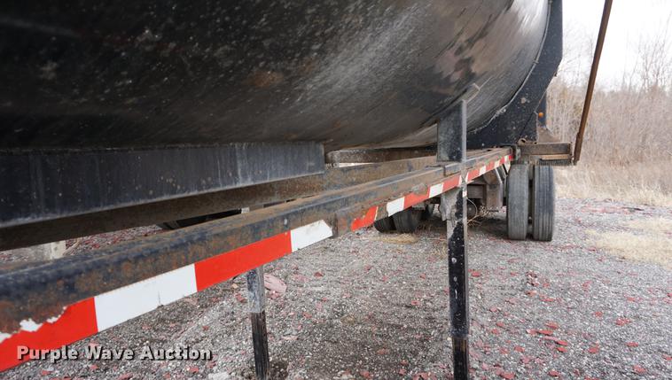 image for item DE3106 2002 Clement RKHL2827A end dump trailer