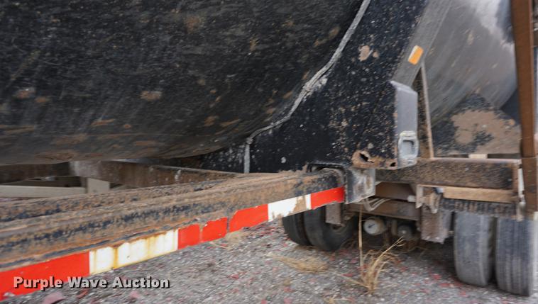image for item DE3106 2002 Clement RKHL2827A end dump trailer