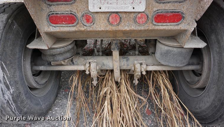 image for item DE3106 2002 Clement RKHL2827A end dump trailer