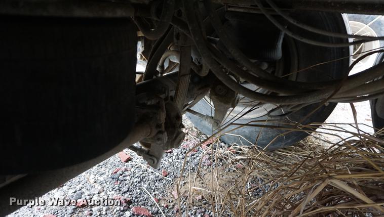 image for item DE3106 2002 Clement RKHL2827A end dump trailer