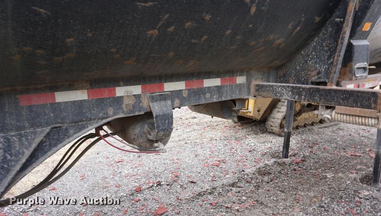 image for item DE3106 2002 Clement RKHL2827A end dump trailer