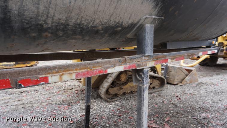 image for item DE3106 2002 Clement RKHL2827A end dump trailer