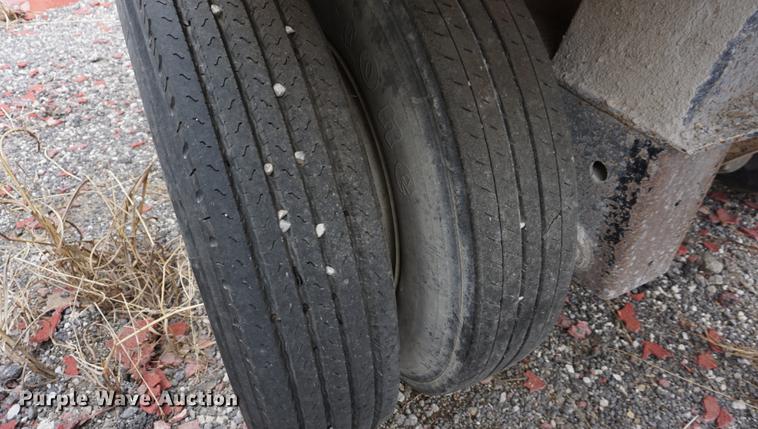 image for item DE3106 2002 Clement RKHL2827A end dump trailer