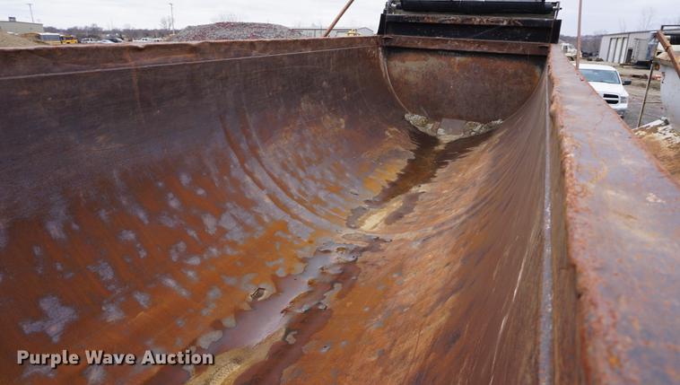 image for item DE3106 2002 Clement RKHL2827A end dump trailer