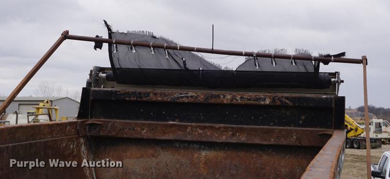 image for item DE3106 2002 Clement RKHL2827A end dump trailer