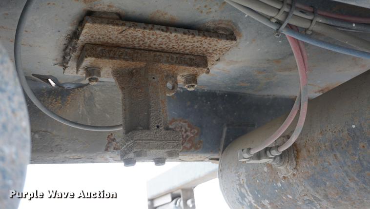 image for item DE3106 2002 Clement RKHL2827A end dump trailer