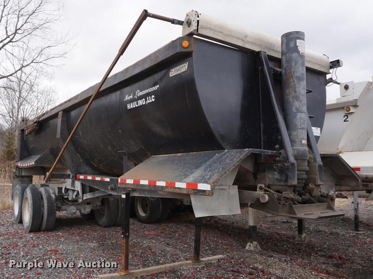 image for item DE3107 2000 Clement RKHS2025 end dump trailer