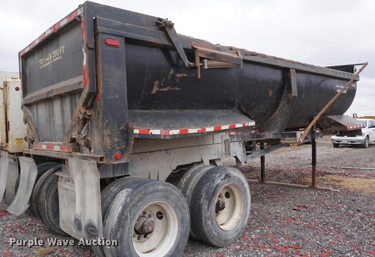 image for item DE3107 2000 Clement RKHS2025 end dump trailer