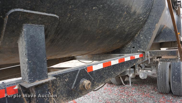 image for item DE3107 2000 Clement RKHS2025 end dump trailer