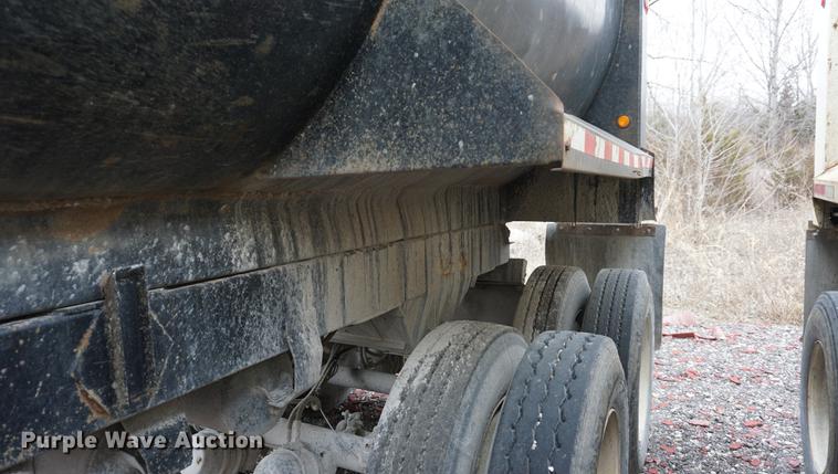 image for item DE3107 2000 Clement RKHS2025 end dump trailer