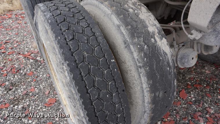 image for item DE3107 2000 Clement RKHS2025 end dump trailer