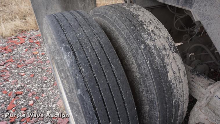 image for item DE3107 2000 Clement RKHS2025 end dump trailer