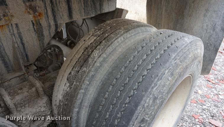 image for item DE3107 2000 Clement RKHS2025 end dump trailer