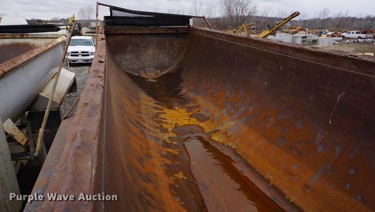 image for item DE3107 2000 Clement RKHS2025 end dump trailer