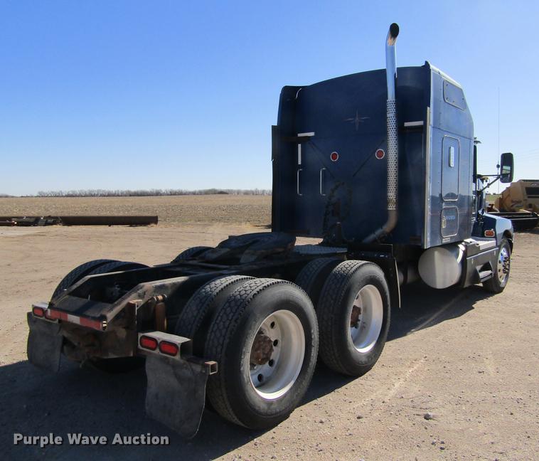 image for item DE6613 2005 Kenworth T600 semi truck