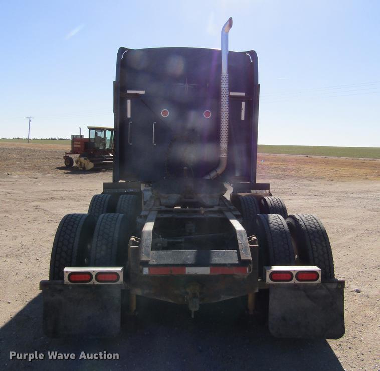image for item DE6613 2005 Kenworth T600 semi truck